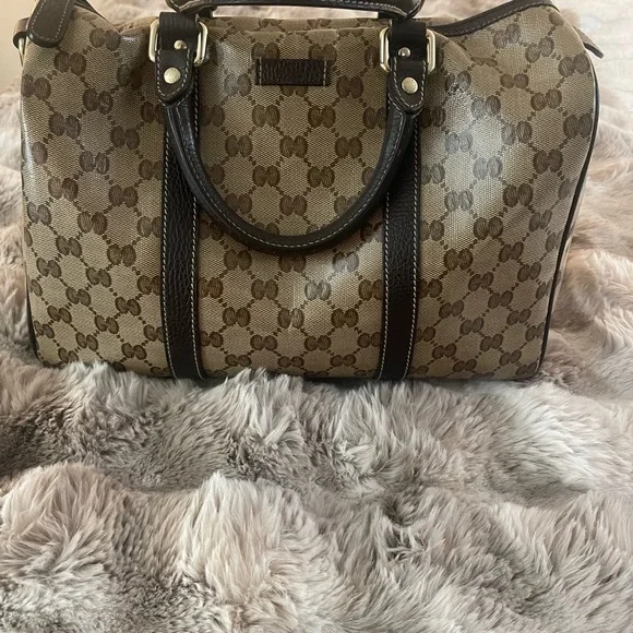Selling my own Gucci Bag